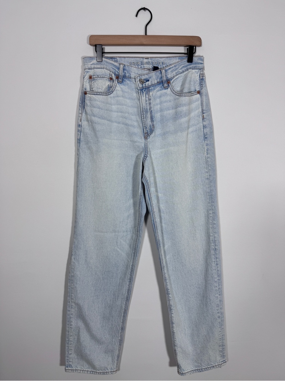 WJ436 {American Eagle} "Highest Rise Baggy Straight" Light Blue Denim Jeans